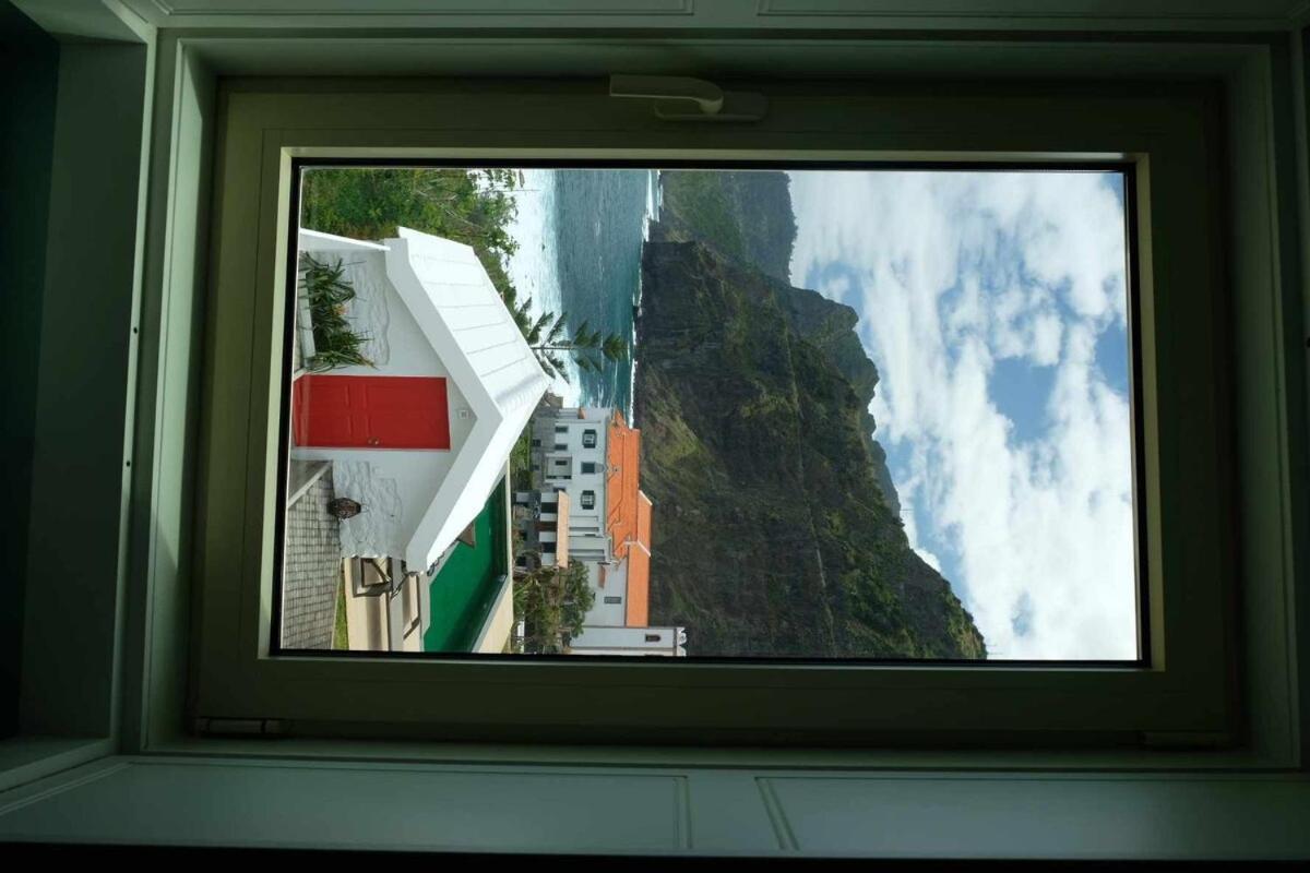Вилла Casa Del Mar- Wonderfull Sea Views & Swimming Pool Понта-Делгада Экстерьер фото